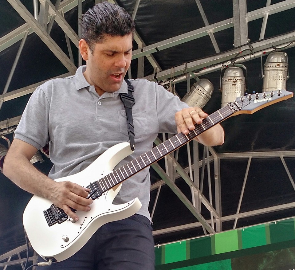 professor Max Souza, do curso Guitarra Agora