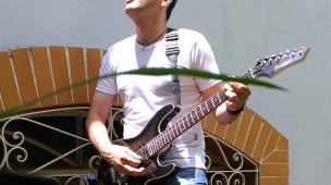 Professor Max Souza e a anatomia da guitarra
