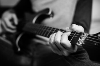 Tocando guitarra: trabalhe com o que você mais ama